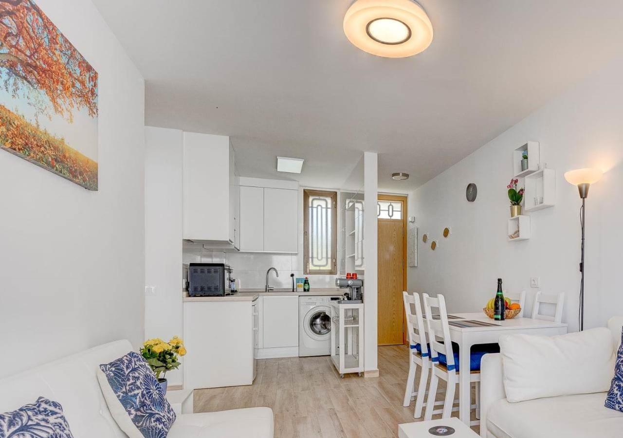 Stylish Flat And Pool With 3 Rooms, Sleeps 6, Los Cristianos Los Cristianos  Exterior photo