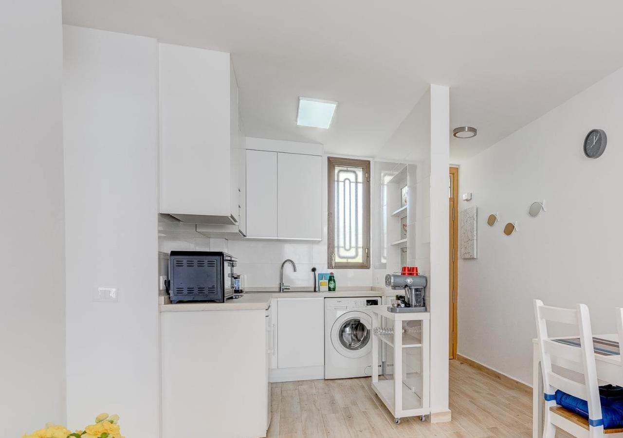 Stylish Flat And Pool With 3 Rooms, Sleeps 6, Los Cristianos Los Cristianos  Exterior photo