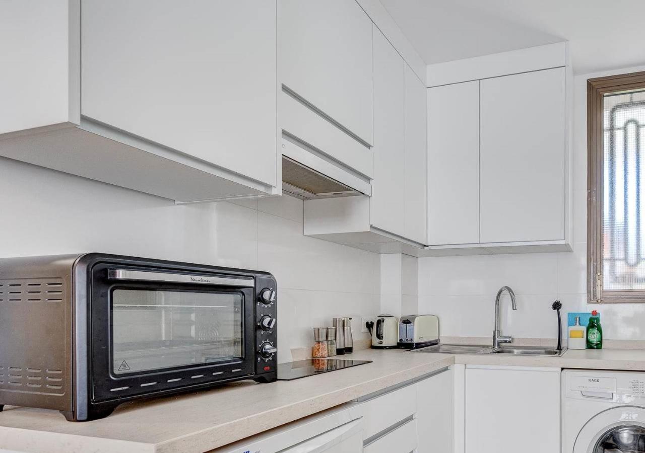 Stylish Flat And Pool With 3 Rooms, Sleeps 6, Los Cristianos Los Cristianos  Exterior photo